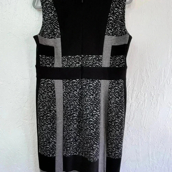 Chico’s Ponte Knit Black Gray Sleeveless Sheath Shift Midi Dress Size 1 Medium - Picture 2 of 5